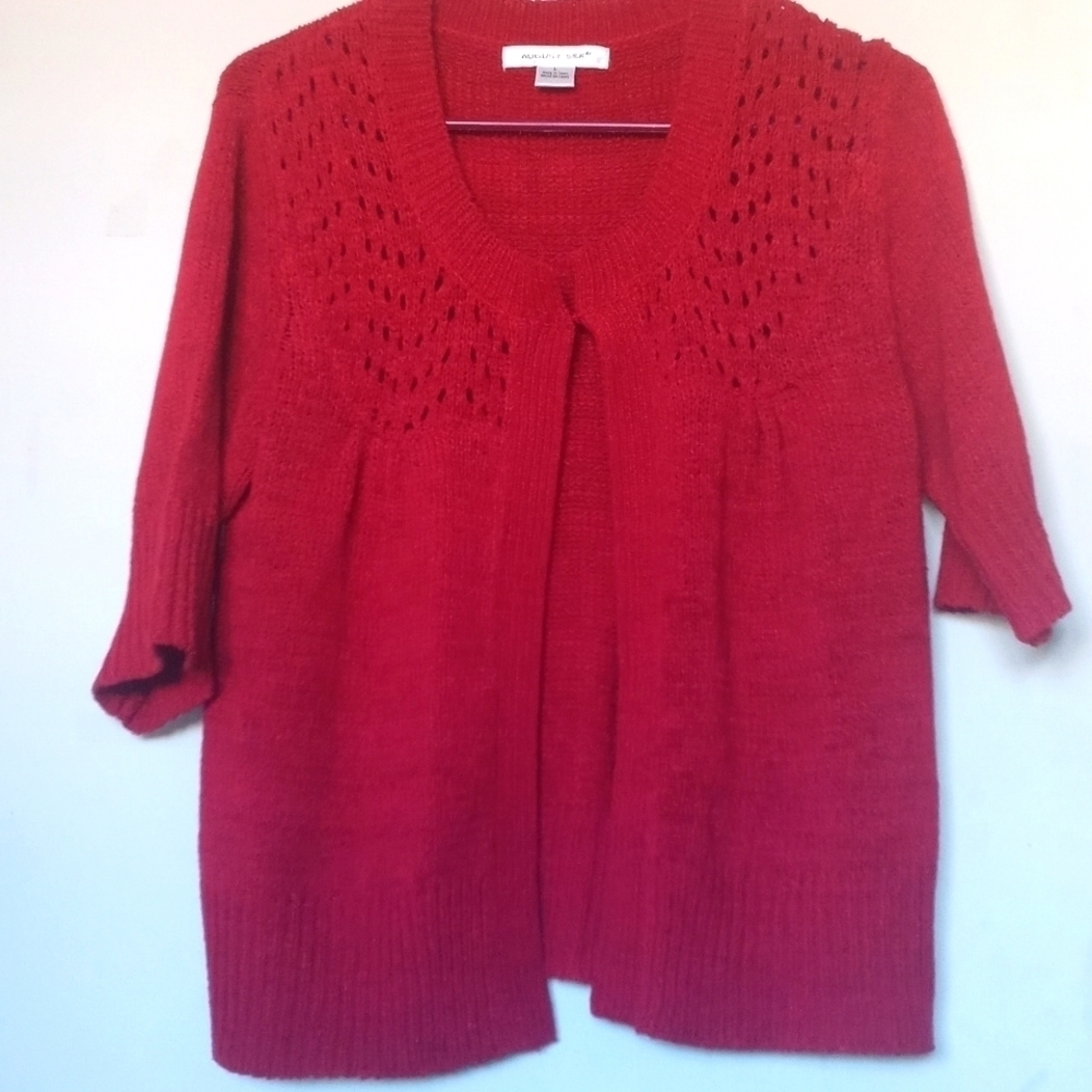 Red sweater short sleeves size L